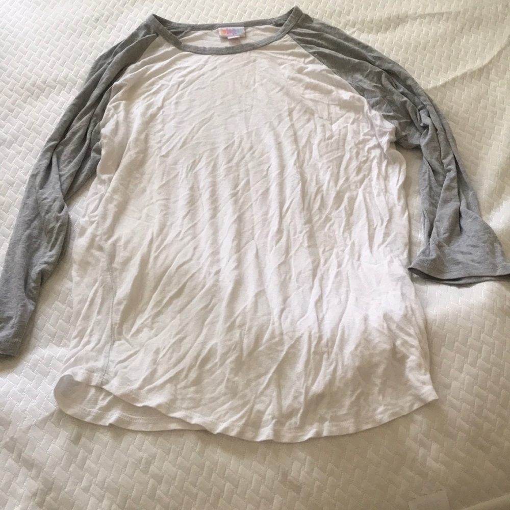 Comfy mid sleeve top.